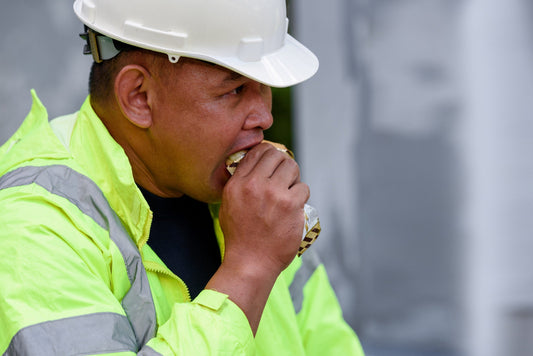 Navegando con Éxito la Alimentación en el Entorno Laboral: Estrategias para una Nutrición Consciente